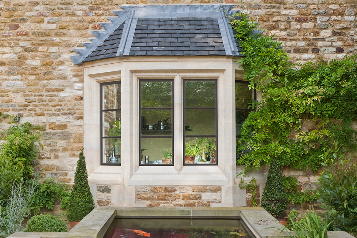 Kitchen bay window in bronze