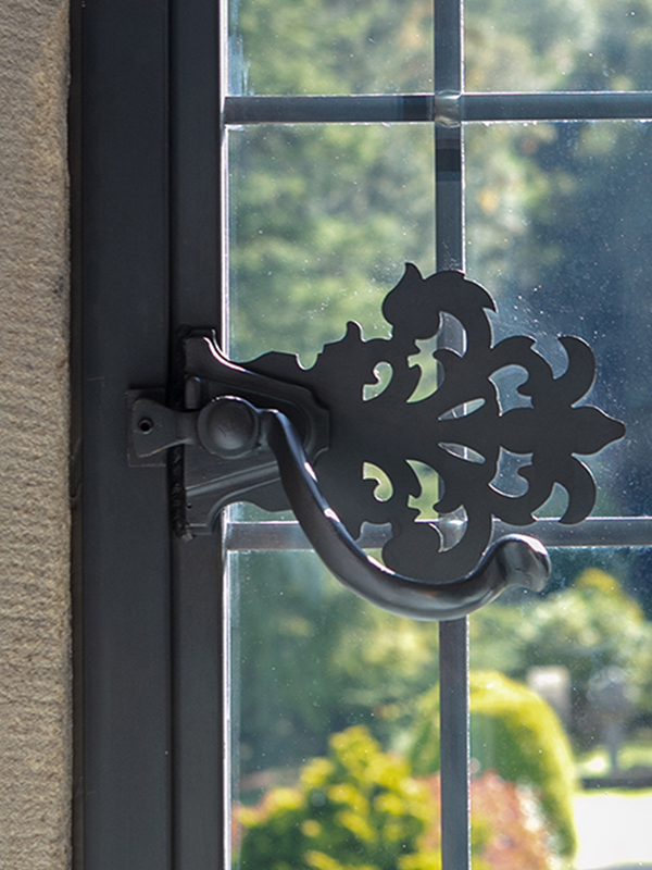 Bespoke window handle